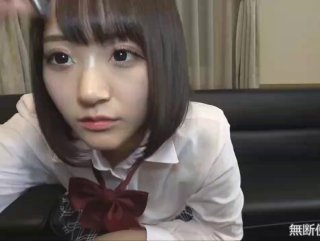摇晃着胸部...跨坐在男人身上的女人